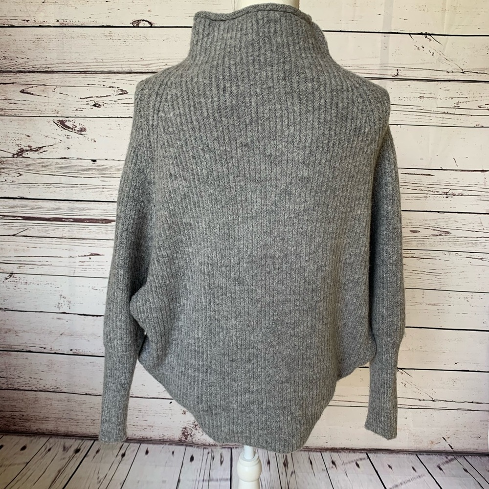 NWOT Newbury Kustom Gray Sweater size M / L
